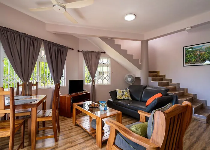 Au Cap Self Catering